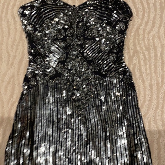 NEW YEAR’S EVE DRESS - Picture 2 of 3